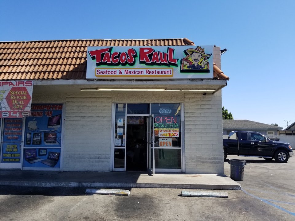 Tacos Raul storefront on Lakewood Boulevard.